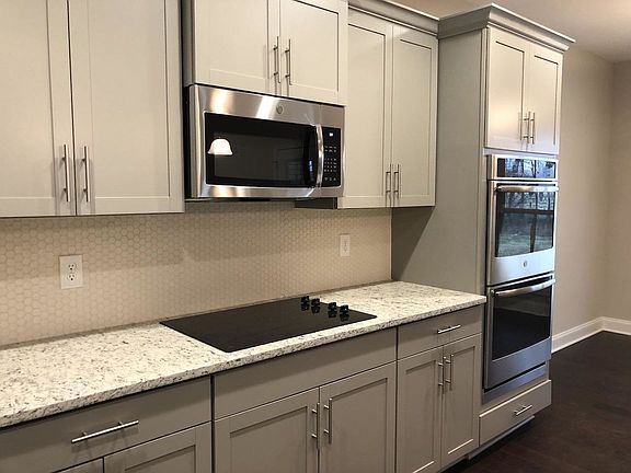 5th image of 2696 Royal Ct