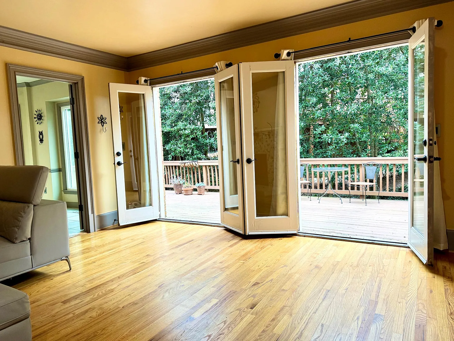 3 bed, 2.5 bath, 2351 sqft, $3,900 — Photo 4