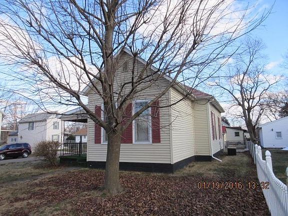 3rd image of 384 Woods Ave