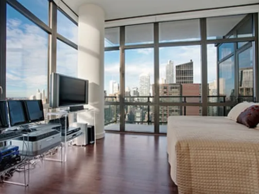 Sold by Corcoran | media 19