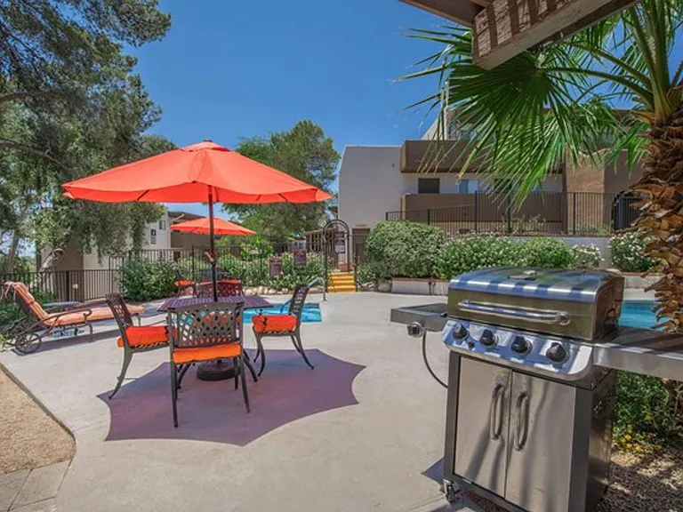 Casas Adobes Apartments — Photo 33