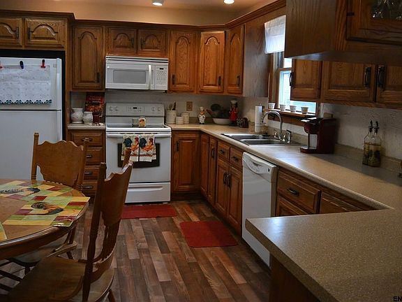 5th image of 3 Meadow Valley Dr