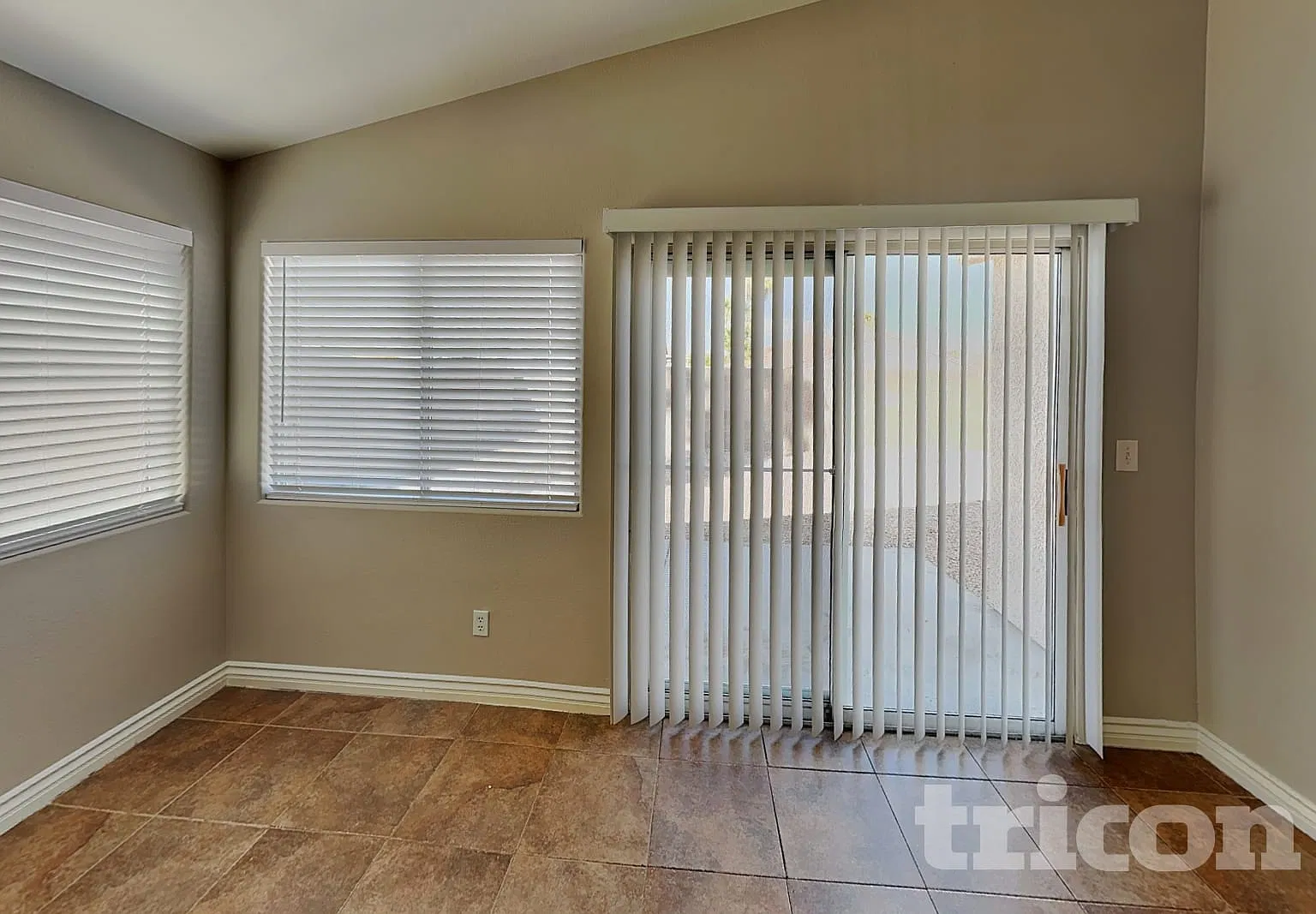 9344 Red Rose Avenue Las Vegas NV — Photo 2