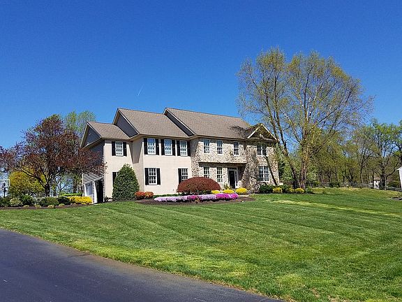 4th image of 140 Jules Dr