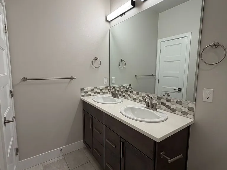 1808 Somers Ln — Photo 24