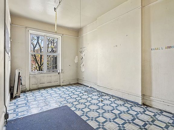 4th image of 54 Edgecombe Ave