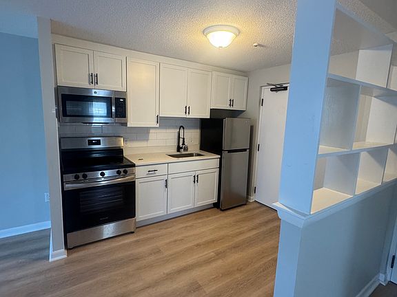 2nd image of 21 Walnut St APT 2