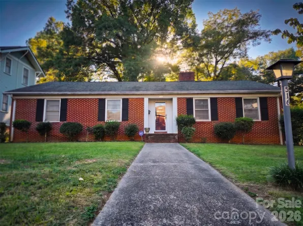 516 S Mulberry St, Statesville, NC 28677