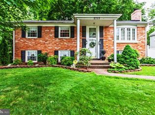 2217 W Longview Dr, Woodbridge, VA 22191
