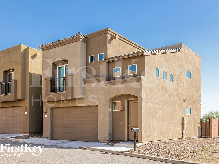 200 E Imperial Ct — Photo 2