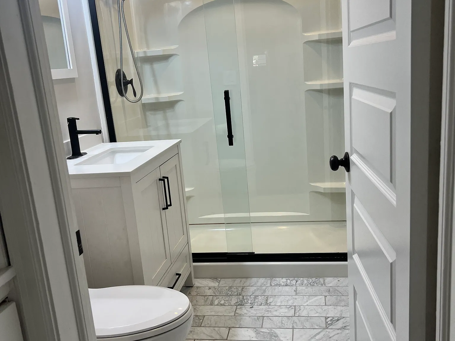 2 bed, 896 sqft, $2,448 — Photo 4