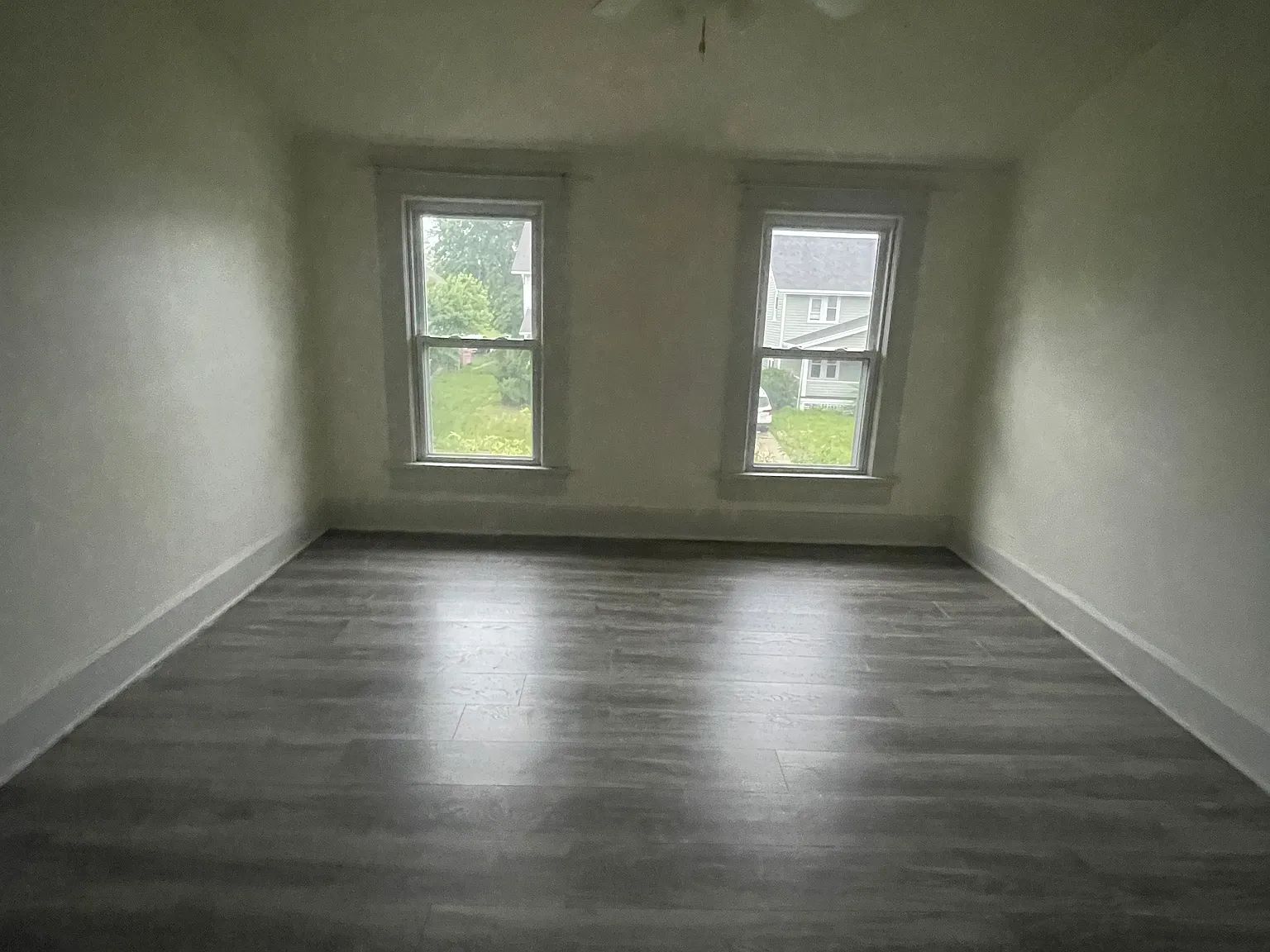 3 bed, 1092 sqft, $1,300 — Photo 2