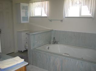 564 7th Ave NE, Rio Rancho, NM 87124