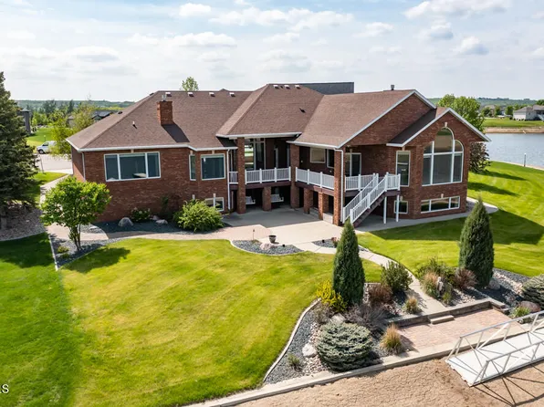 4512 Shoreview Pl SE, Mandan, ND 58554