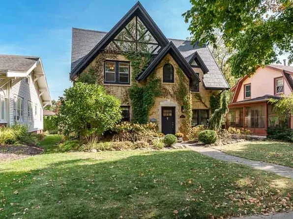 1933 Clinton St, Rockford, IL 61103