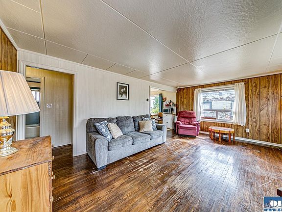 3rd image of 505 E 10th St