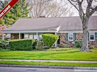 813 Coopertown Rd, Bryn Mawr, PA 19010