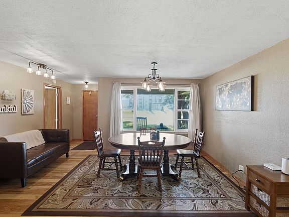 5th image of 301 S Sunflower Ln