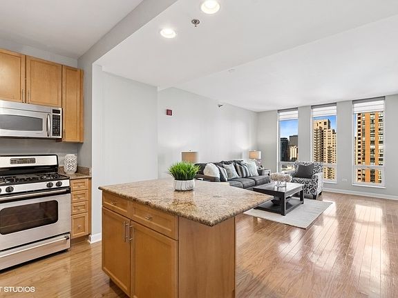 3rd image of 1250 S Michigan Ave APT 2405