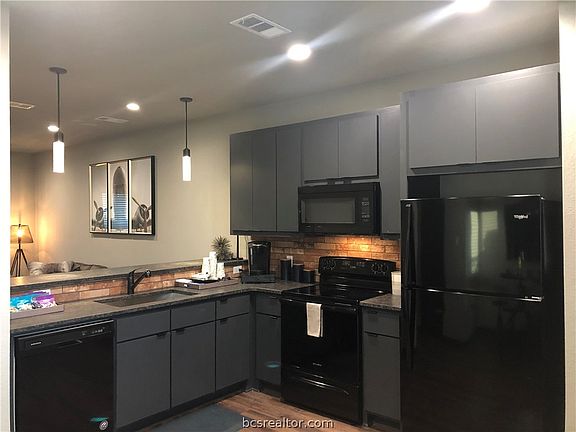 5th image of 1451 Associates Ave #601