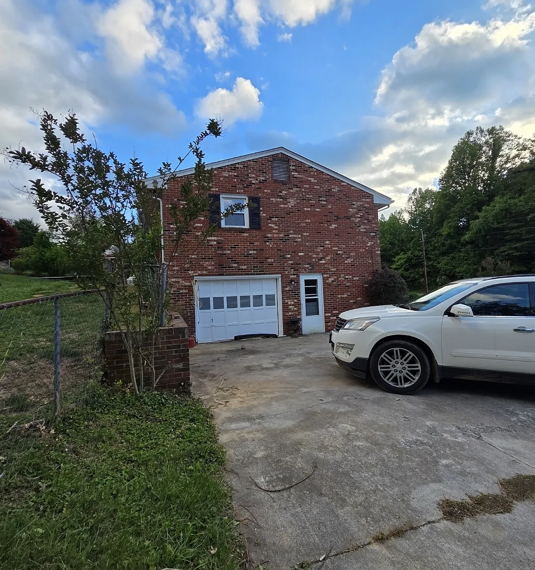 4 bed, 3000 sqft, $2,595 — Photo 4