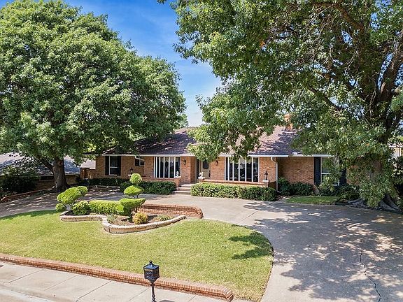 2nd image of 304 Rockbrook Dr