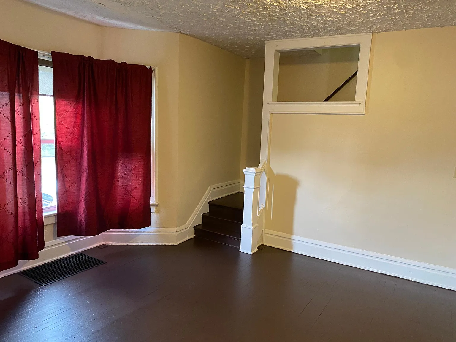 3 bed, 1300 sqft, $1,350 — Photo 3