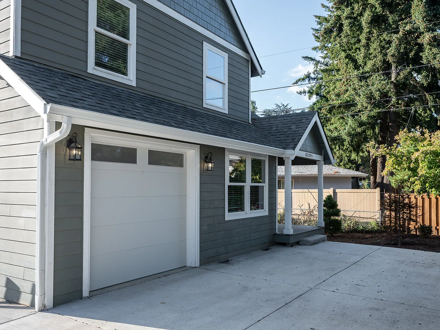 15229 E Burnside St — Photo 1
