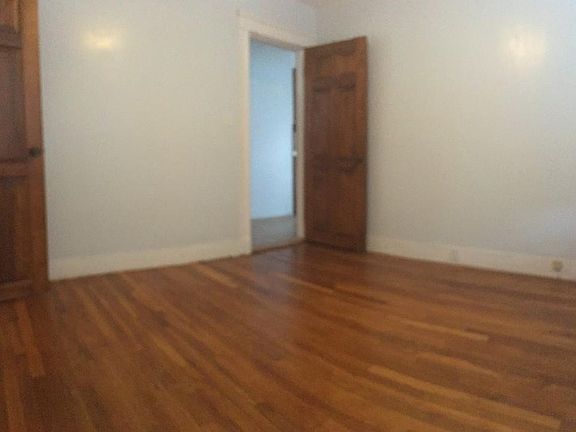 3rd image of 28 Henley St #0