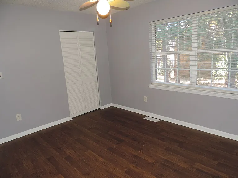 8807 Hunter Ridge Dr — Photo 4