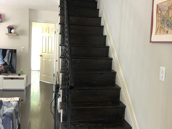 5th image of 176 Long Pond Ln