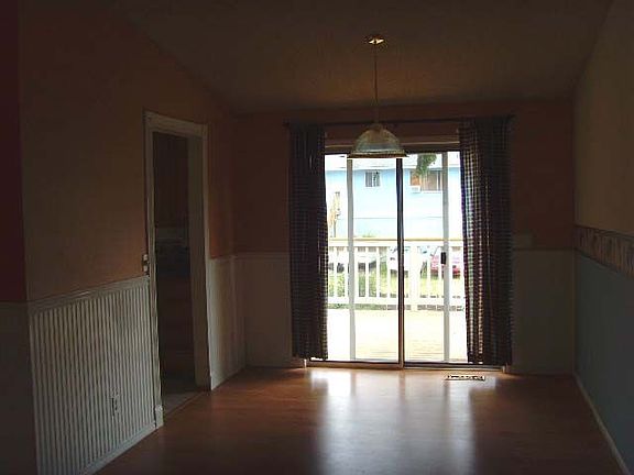Dining w/laminate flooring