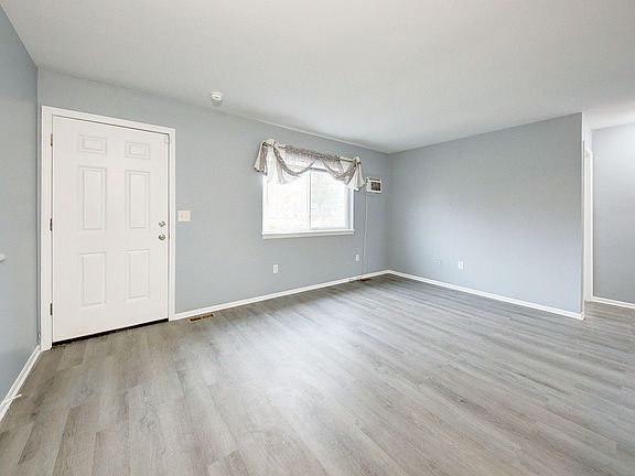 4th image of 9057 Garfield Dr