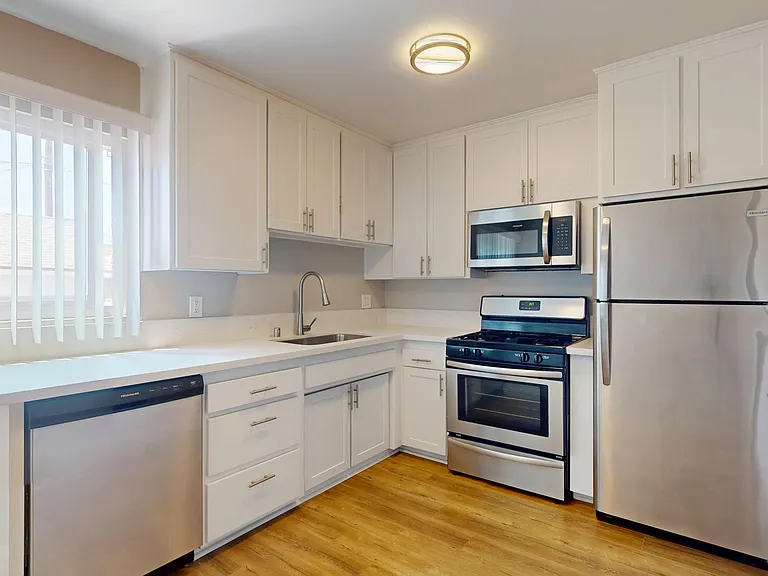 The Capri Apartments — Photo 16