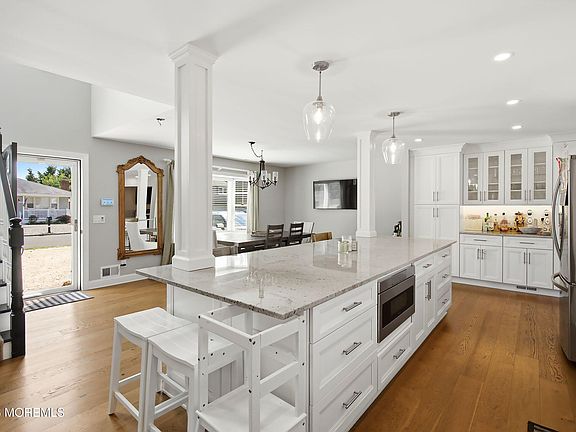 3rd image of 190 Pinewood Road