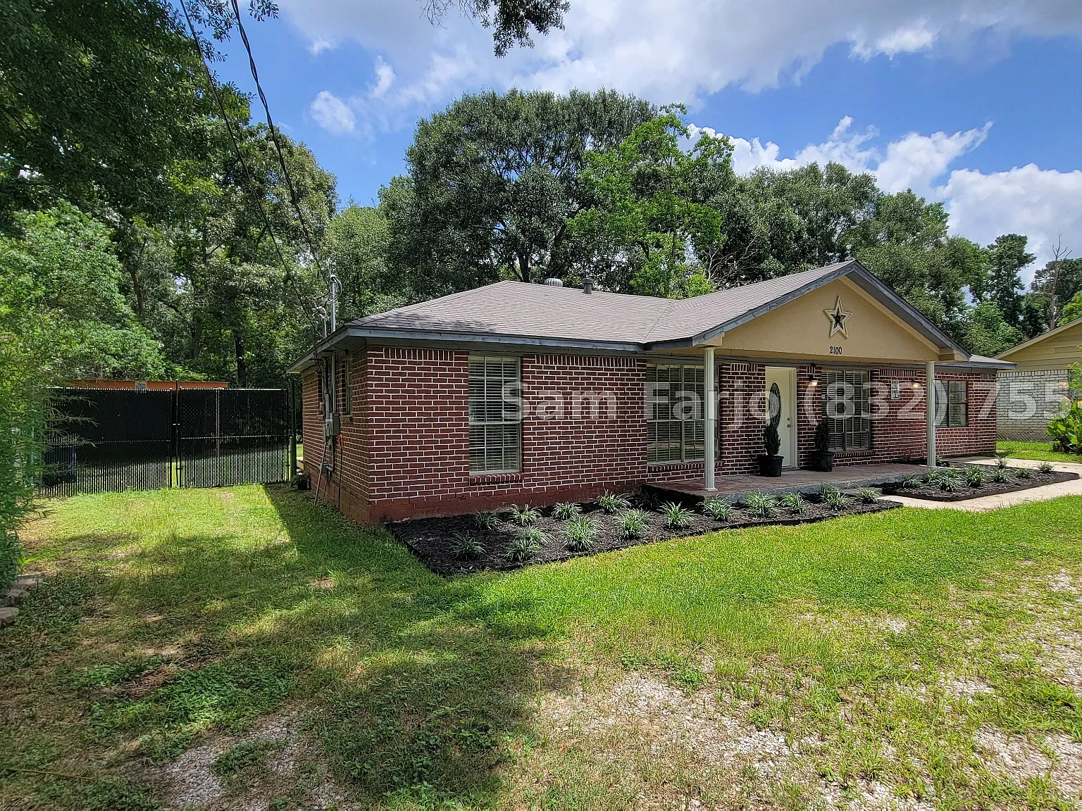 2100 Hill Top Ct — Photo 3