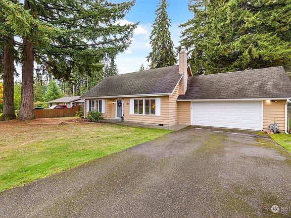 2nd image of 2564 Lodgepole Drive SE