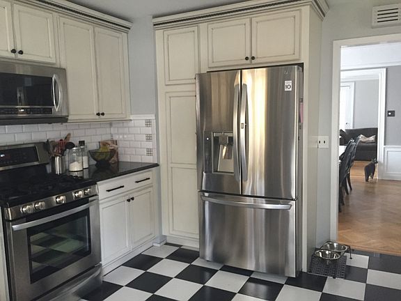 4th image of 8627 107th St