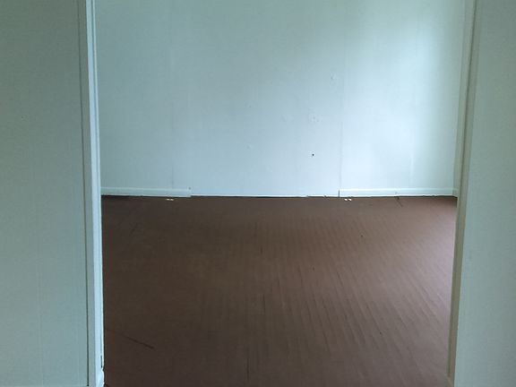4th image of 218 N Warren Ave #1