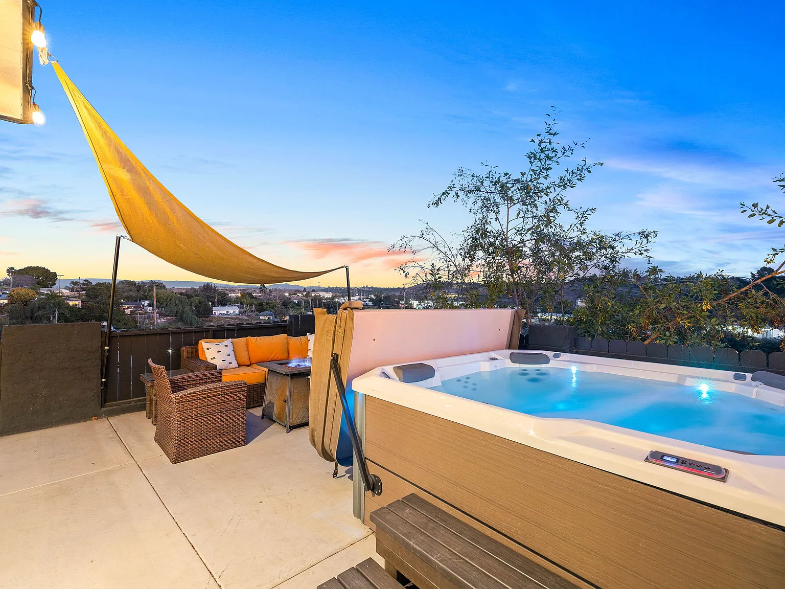 2 bed, 899 sqft, $6,450 — Photo 3