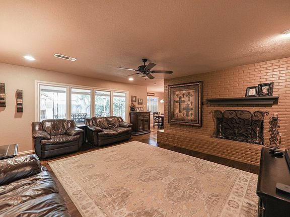 3rd image of 2803 Auburn Dr