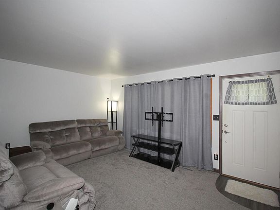 5th image of 2830 27th Ave