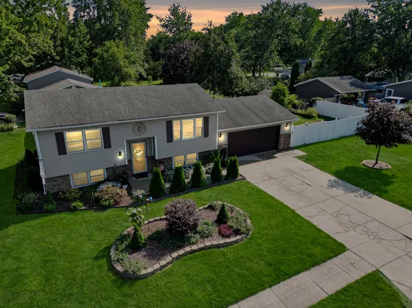1634 Northwood Dr, Lowell, IN 46356