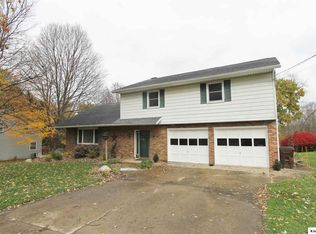 831 Southridge Dr, Mount Vernon, OH 43050