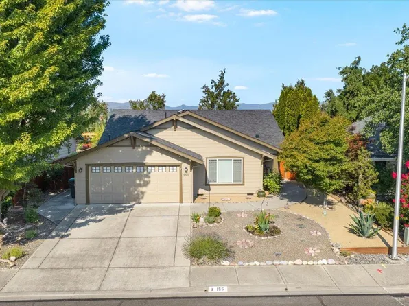 155 Country Hill Dr, Phoenix, OR 97535