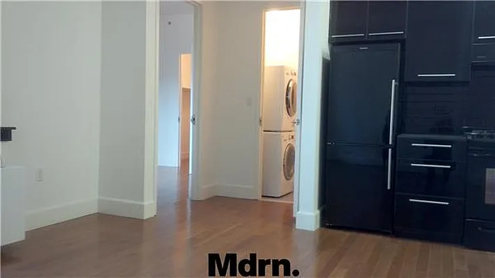 Rented by Mdrn Residential | media 77