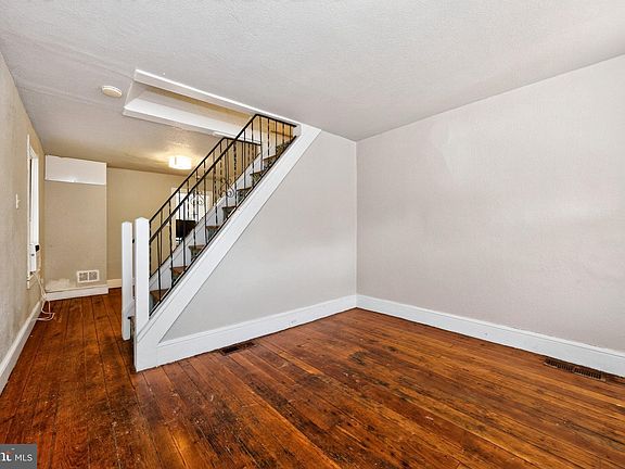 5th image of 564 Walnut St