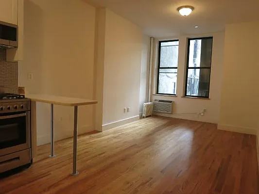 Rented by Manhattan Best Realty, Inc. | media 21