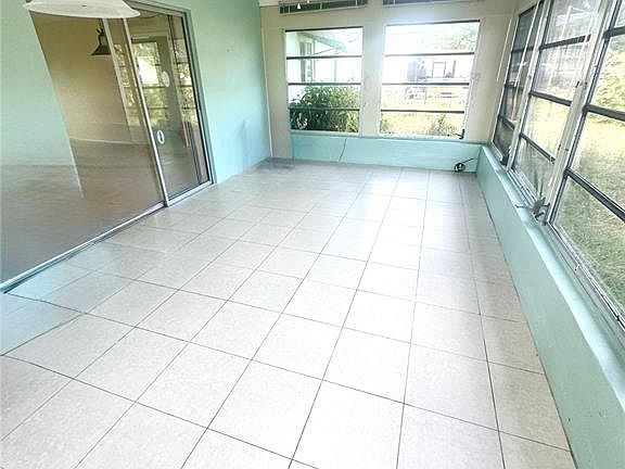 5th image of 340 Azalea Rd