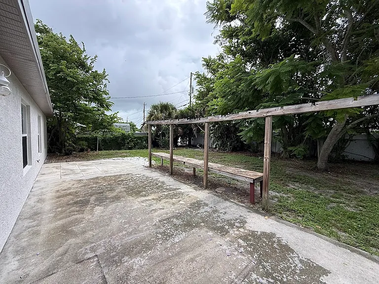 548 SW Undallo Rd — Photo 18
